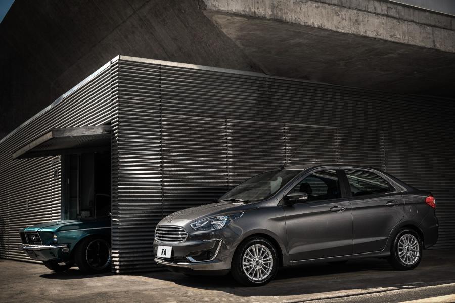  Ford Ka Titanium Sedan 2018 года  (LA) (фото 12 из 19)